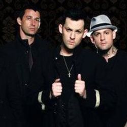 Falling Away Chords by Good Charlotte