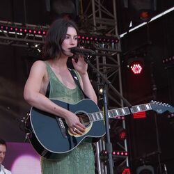 Cool Live Chords by Gracie Abrams