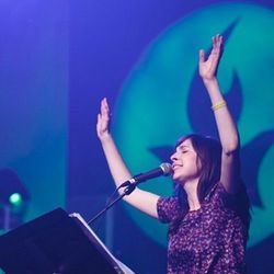 He's Alive Chords by Laura Hackett