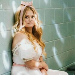 Everybody Oughta Chords by Hailey Whitters