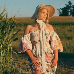 Middle Of America Chords by Hailey Whitters