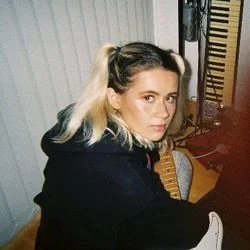 Red Hearts Chords by Hana Lili