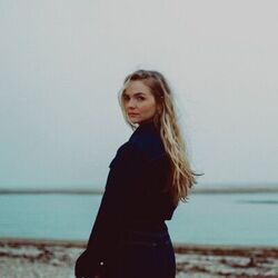 Hannah Jane Lewis chords for Cherry pickin