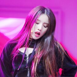 Sad Girls Club Chords by Heejin