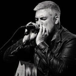 Six Strings And Diamond Rings Chords by Taylor Hicks