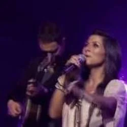 Eres Más Chords by Hillsong United