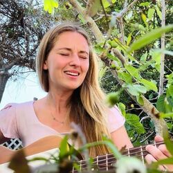 Blood Bank Chords by Holly Humberstone