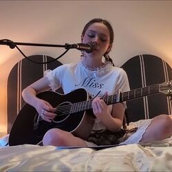 Ghost Me Chords by Holly Humberstone
