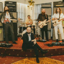 Grounds Bass tabs by IDLES