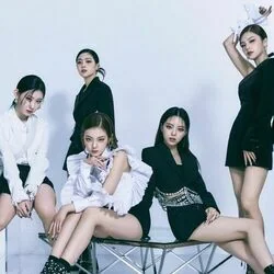 Sneakers (Ver2) Chords by Itzy (있지)