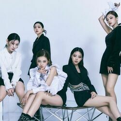 Sneakers  Chords by Itzy (있지)
