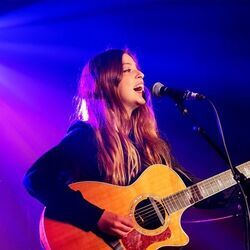 Uh Huh Acoustic Chords by Jade Bird