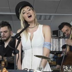 Bailando Con Las Farolas Chords by Jenny And The Mexicats