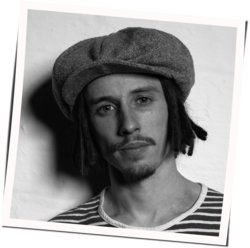 Beneath The Streetlights And The Moon Chords by JP Cooper