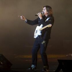 Nacimos Solos Chords by Juanes