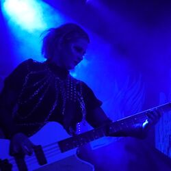 Hvernig Kemst ég Upp Bass Tab by Kælan Mikla