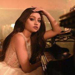 Miedo De Sentir by Karol Sevilla