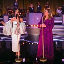 Santa Can't You Hear Me Chords by Kelly Clarkson, Ariana Grande