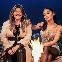 Santa Can't You Hear Me Chords by Kelly Clarkson