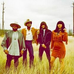 Chocolate Hills Bass tabs by Khruangbin