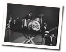 Strangers Chords by The Kinks