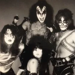 In The Mirror Chords by Kiss