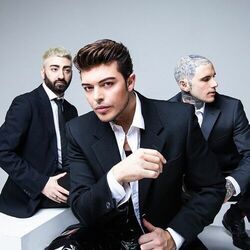 Un Ragazzo Una Ragazza Live Chords by The Kolors