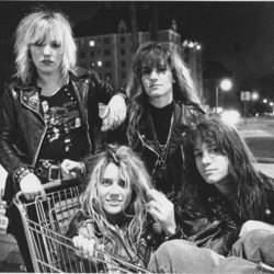 Right On Thru Bass tabs by L7