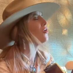 Broken Hearts Still Beat Chords by Lainey Wilson