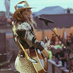Gravel Chords by Lainey Wilson