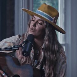 Hold My Halo  Chords by Lainey Wilson
