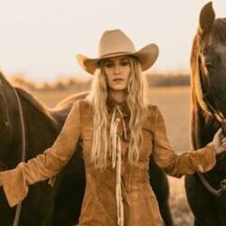 Keep Up With Jones Chords by Lainey Wilson