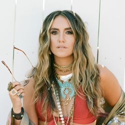 Small Towngirl Chords by Lainey Wilson
