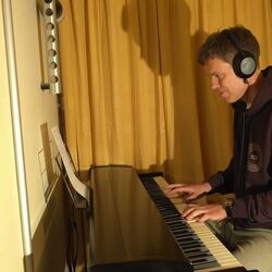 Helt Deroppe Chords by Mads Langer
