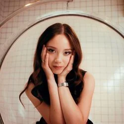 Carousel Tab by Laufey