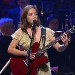 Falling Behind Acoustic Live Tab by Laufey