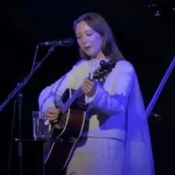 Snow White Live Chords by Laufey