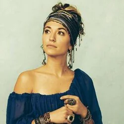 Turn Your Eyes Upon Jesus Chords by Lauren Daigle