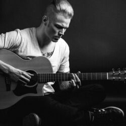 Helppo Elämä Chords by Lauri Yrjölä