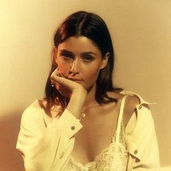 In A Strangers Arms Chords by LÉON