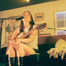 Broken Glass Chords by Lizzy McAlpine