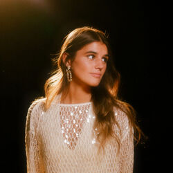 Los Columpios by Lola Tuduri