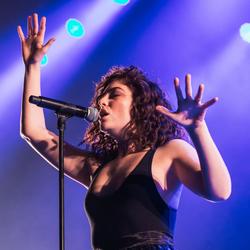 Leader Of A New Regime Chords by Lorde