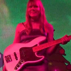 I Enjoy It Bass Tab by Los Bitchos