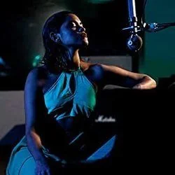 Chegue Chega Chords by Lucy Alves