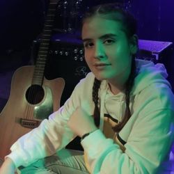 4 Paredes Chords by Luiza Hoyer