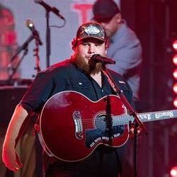 Luke Combs chords for Even though im leaving