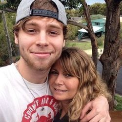 Mum Chords by Luke Hemmings