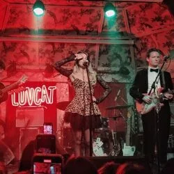 The Girl Who Sleeps In A Four-poster Bed Live Chords by Luvcat