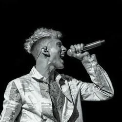 Glass House Chords by MGK (Machine Gun Kelly)